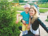 В башкирском городе Далеканово благополучную молодую 27-летнюю маму Аллу Федорову в судебном порядке лишили родительских прав по отношению к ее пятилетней дочери Азалии за то, что она является прихожанкой евангельской Церкви