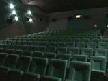 Бесплатные киносеансы в "Художественном" вызвали аншлаги, на окраинах Москвы - пустые залы