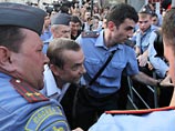 Лидер движения "За права человека" Лев Пономарев, который был доставлен в отделение милиции "Таганское" после задержания на митинге в Москве, госпитализирован с подозрением на гипертонический криз