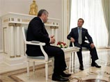 Медведев встретился с президентом Южной Осетии и тактично промолчал о срыве работ за миллиард долларов