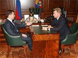 Президент России Дмитрий Медведев в ходе встречи с первым вице-премьером РФ Игорем Шуваловым