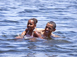 Обама личным примером хочет убедить граждан, что купаться в Мексиканском заливе безопасно