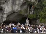 В Лурде на месте, где по преданию 152 года назад Дева Мария первый раз явилась местной жительнице Бернадетте Субиру, возведен храм. В подземной базилике, где в нише алтаря расположена статуя Мадонны, одновременно может разместиться до 20 тысяч человек