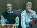 Соответствующее заявление прокурор сделал 11 августа. Гособвинитель считает, что Ходорковский и Лебедев должны содержаться под стражей еще как минимум три месяца, поскольку срок ареста истекает 17 августа, а до этого времени завершить судебный процесс нев