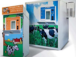 В Польше появился первый в стране автомат, продающий парное молоко. Mlekomat (пол.), установленный в одном из селений в Тарновских Горах, местные жители уже прозвали "автоматической коровой"