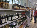 В среду стало известно, что Юрий Лужков подписал постановление, изменяющее правила торговли крепким алкоголем на территории столицы