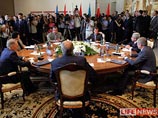 Как сообщает Life News, во время встречи глав государств ОДКП за столом в зале заседаний разыгралась некая молчаливая дуэль между российским и белорусским лидерами, оказавшимися аккурат напротив друг друга