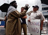 В центре Нью-Йорка сошлись сторонники и противники мечети на месте терактов 11 сентября