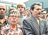 Она напоминает, что забастовки на судоверфях на Балтийском побережье Польши начались с увольнения с работы крановщицы Анны Валентинович. Это привело к созданию первого независимого профсоюза в так называемых "странах соцлагеря" - "Солидарность"