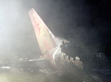В Китае самолет в тумане промахнулся мимо ВПП и загорелся: выжила половина пассажиров