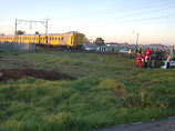 По предварительным данным, катастрофа, которая произошла сегодня утром близ Кейптауна на железнодорожном переезде, была вызвана преступной беспечностью водителя такси