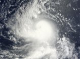 Тропический шторм "Фрэнк" в Тихом океане достиг мощи урагана и уже погубил четверых