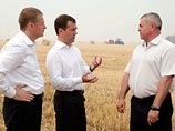 Чай с Боно и расстрел кита Путиным: инопресса рассказала, "как Вова и Дима провели лето" Чай с Боно и расстрел кита Путиным: инопресса рассказала, "как Вова и Дима провели лето"