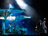 Музыканты группы U2, накануне собравшие 75 тысяч зрителей на Большой арене "Лужников", остались очень довольны своим концертом в Москве и пообещали вновь вернуться в Россию