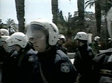 В Греции учителя, пытаясь передать петицию министру, подрались с полицией