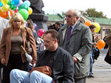 Известные москвичи попробовали быть инвалидом-колясочником в центре города. И расстроились (ФОТО) Известные москвичи попробовали быть инвалидом-колясочником в центре города. И расстроились (ФОТО)