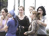 В Чечне продолжаются преследования женщин, одетых "неподобающим образом" - их оскорбляют словом и действием
