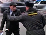Московская милиция готова с одобрения Путина бить "дубиной по башке" и "несогласных", и европарламентариев Московская милиция готова с одобрения Путина бить "дубиной по башке" и "несогласных", и европарламентариев