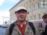 Умелец-мотоциклист изобразил 10-метровую нецензурную картинку перед Эрмитажем Умелец-мотоциклист изобразил 10-метровую нецензурную картинку перед Эрмитажем