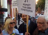 Березовский в Лондоне поддержал "Стратегию 31" плакатом: "Я тебя породил, я тебя и уйму" Березовский в Лондоне поддержал "Стратегию 31" плакатом: "Я тебя породил, я тебя и уйму"