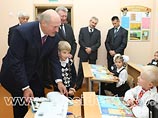 Белорусский лидер Александр Лукашенко не оставил без внимания слухи о строительстве элитной школы специально для его младшего сына Николая