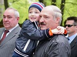 Лукашенко "помолодел" на день ради внебрачного сына. "Кармическим сдвигом" заинтересовались астрологи