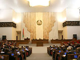 Парламент Белоруссии на внеочередной сессии, которая открылась во вторник, не стал объявлять дату выборов президента, хотя представители политических сил были уверены, что это произойдет