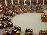 СМИ и белорусская общественность считали, что внеочередная сессия парламента была назначена для того, чтобы определиться с датой выборов