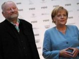 Автор карикатур на Пророка Мухаммеда получил приз из рук канцлера ФРГ Автор карикатур на Пророка Мухаммеда получил приз из рук канцлера ФРГ
