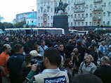 Московская милиция вечером в воскресенье задержала более 20 человек за участие несанкционированной акции "День гнева" на Тверской площади