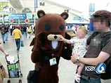 Калифорнийские полицейские предостерегают родителей маленьких детей от "медведя-педофила", распространившегося в интернете, а затем вышедшего в реальный мир