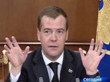 Издание процитировало рассказы Медведева о том, как в школе он вел дискотеки и ставил запрещенные композиции, как влюбился в свою будущую жену и потратил первые заработанные деньги на семейный поход в кино