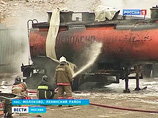 В подмосковном поселке Молоково во вторник утром загорелись 11 бензовозов