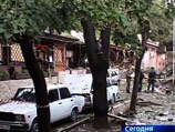 Автомобиль ВАЗ-2106, начиненный взрывчаткой, взорвался возле кафе "Кейптаун" на улице Кирова в самом центре Пятигорска 17 августа 2010 года