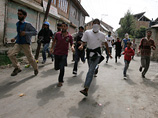 Протесты населения прошли в районе Пунч этого северного индийского штата. Поводом к массовым беспорядкам, по данным телеканала, стали сообщения о сожжении Корана в США