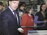 Медведев успел заскочить за хлебом до подписания договора между Россией и Норвегией о разграничении морских пространств и сотрудничестве в Баренцевом море и Северном Ледовитом океане