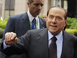 Самолет Берлускони, спешившего на саммит ЕС в Бельгии, совершил экстренную посадку в Италии