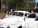 Медведев и Янукович прибывают в Брянскую область, чтобы покататься на "Победе" и "ЛуАЗе"