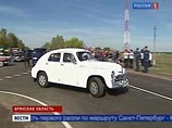 Медведев и Янукович подключились к автопробегу: оба на "Победах", хотя президенту Украины подобрали "ЛуАЗ" Медведев и Янукович подключились к автопробегу: оба на "Победах", хотя президенту Украины подобрали "ЛуАЗ"