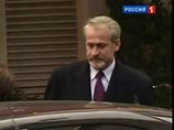 Окружной суд Варшавы постановил немедленно освободить эмиссара чеченских сепаратистов Ахмеда Закаева, который утром в пятницу был задержан в Польше