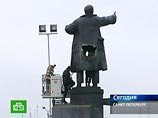 В Запорожской области Украины обезглавлен памятник Ленину В Запорожской области Украины обезглавлен памятник Ленину