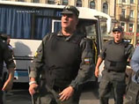 Прапорщика милиции Вадима Бойко, известного как "жемчужный прапорщик", разгонявший демонстрацию 31 июля в Санкт-Петербурге, избил неизвестный. Милиционер находится в больнице с сотрясением головного мозга