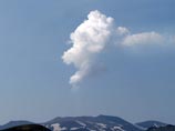 Вулкан Горелый на Камчатке выбрасывает столбы газа и пара до 3 км