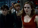 Кинокомпания Warner Bros выложила в интернете первый официальный трейлер посвященный первой части последней серии "поттерианы" "Гарри Поттер и Дары смерти", до российской премьеры которого осталось 55 дней
