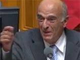 Министр финансов Швейцарии чуть не умер от смеха, читая доклад о мясе (ВИДЕО)