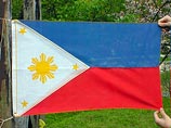 Филиппины - единственная страна в мире, флаг которой меняется во время войны. Обычно синяя полоса, означающая мир и правду, всегда располагается над красной