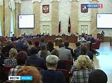 По словам очевидцев, бывший градоначальник Юрий Лужков, отправленный в отставку указом президента, в зале не присутствует