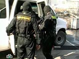 У мэрии Москвы задержали четырех оппозиционеров, которые принесли Лужкову мешок сухарей У мэрии Москвы задержали четырех оппозиционеров, которые принесли Лужкову мешок сухарей