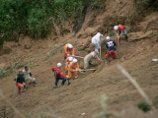 В Колумбии оползень погреб заживо около 30 пассажиров двух автобусов