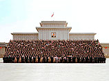 На снимке молодой человек изображен среди 200 высокопоставленных корейских чиновников и военных - делегатов прошедшей на днях конференции правящей в КНДР Трудовой партии